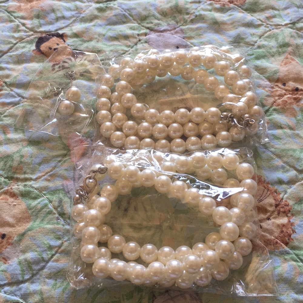 2 Faux pearl necklaces and earrings